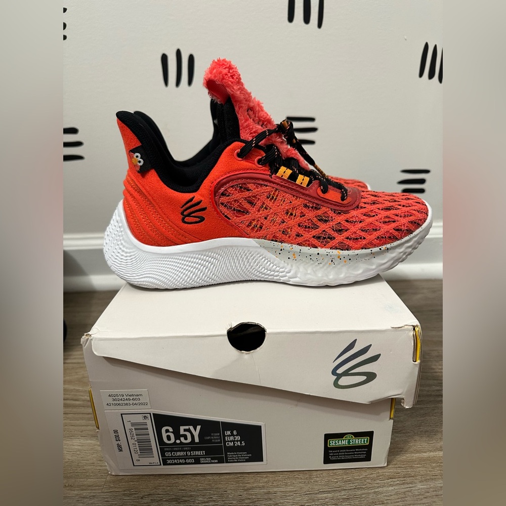 Under Armour Youth Curry ELMO Shoes, size 6.5